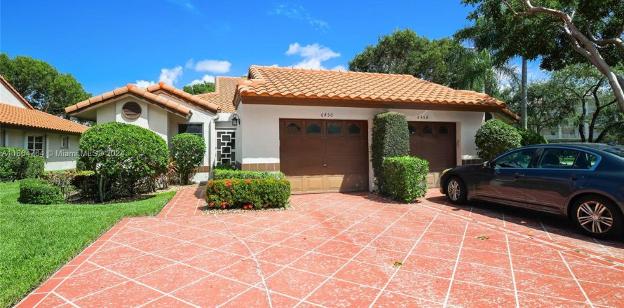 House in Delray Beach, Florida 2 bedrooms, 139.35 sq.m. № 1377096