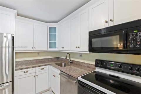 Condominio en venta en Tamarac, Florida, 1 dormitorio, 76.83 m2 № 1356720 - foto 11