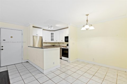 Condominio en venta en Tamarac, Florida, 1 dormitorio, 76.83 m2 № 1356720 - foto 3