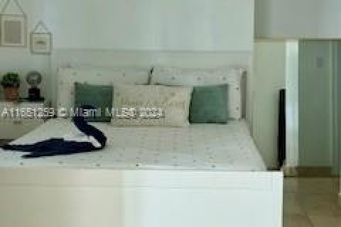 Condo in Miami Beach, Florida, 1 bedroom  № 1356672 - photo 12