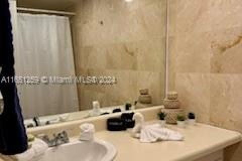 Condo in Miami Beach, Florida, 1 bedroom  № 1356672 - photo 3