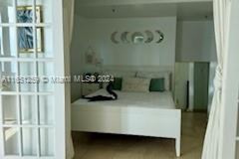 Condo in Miami Beach, Florida, 1 bedroom  № 1356672 - photo 11