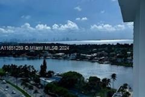 Condo in Miami Beach, Florida, 1 bedroom  № 1356672 - photo 9