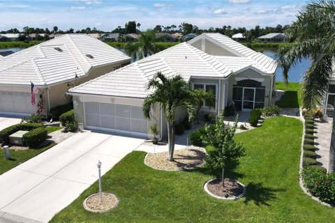 Villa ou maison à vendre à Punta Gorda, Floride: 2 chambres, 109.81 m2 № 1256658 - photo 1