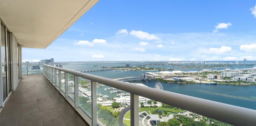 Condominio en Miami, Florida, 3 dormitorios  № 1240749