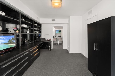 Condo in Miami, Florida, 3 bedrooms  № 1240749 - photo 17