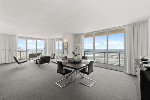 Condo in Miami, Florida, 3 bedrooms  № 1240749 - photo 2