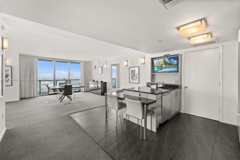 Condo in Miami, Florida, 3 bedrooms  № 1240749 - photo 7