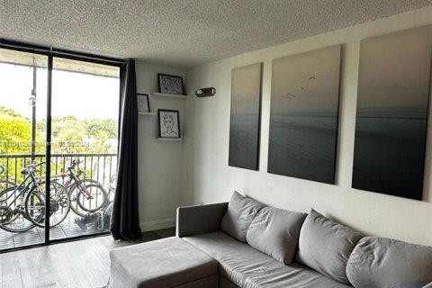 Condo in North Miami Beach, Florida, 1 bedroom  № 1319275 - photo 2