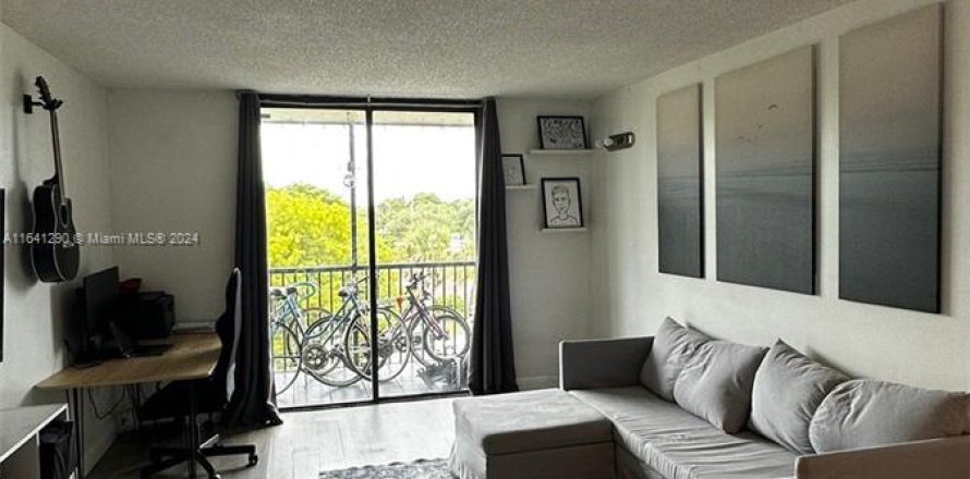 Condo in North Miami Beach, Florida, 1 bedroom  № 1319275