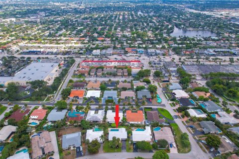 House in Oakland Park, Florida 3 bedrooms, 126.35 sq.m. № 1207985 - photo 13