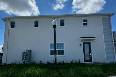 Townhouse in Davenport, Florida 3 bedrooms, 404.68 sq.m. № 1380997 - photo 3