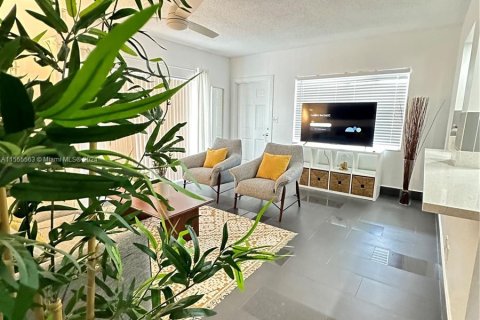 Apartamento en alquiler en Hollywood, Florida, 1 dormitorio, 69.68 m2 № 1076634 - foto 12