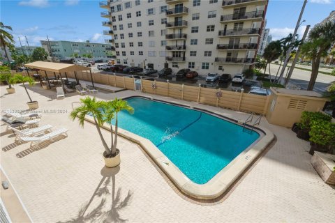 Condominio en venta en Hollywood, Florida, 2 dormitorios, 135.64 m2 № 1029192 - foto 24