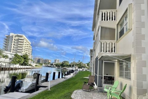 Condominio en venta en Hallandale Beach, Florida, 2 dormitorios, 97.55 m2 № 1029143 - foto 2