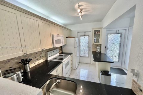 Condominio en venta en Hallandale Beach, Florida, 2 dormitorios, 97.55 m2 № 1029143 - foto 6