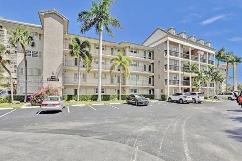 Condominio en venta en Hallandale Beach, Florida, 2 dormitorios, 97.55 m2 № 1029143 - foto 17
