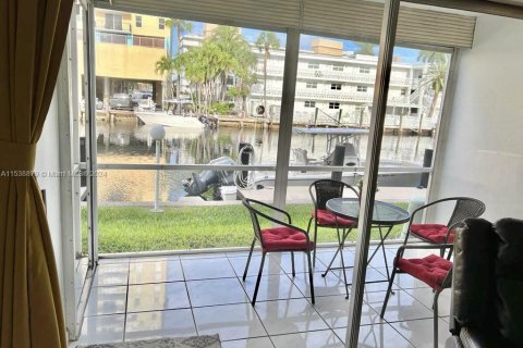 Condominio en venta en Hallandale Beach, Florida, 2 dormitorios, 97.55 m2 № 1029143 - foto 3