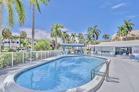 Condominio en venta en Hallandale Beach, Florida, 2 dormitorios, 97.55 m2 № 1029143 - foto 20