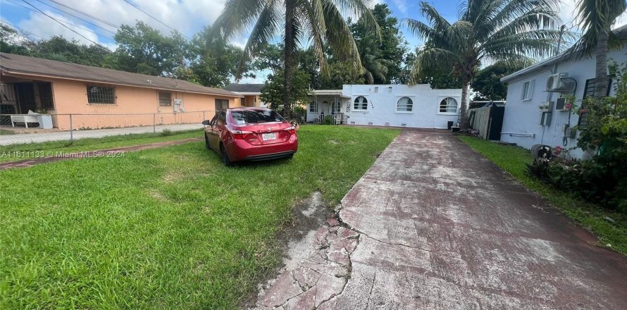 House in Miami, Florida 3 bedrooms, 101.82 sq.m. № 1241666