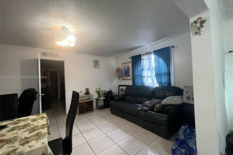 House in Miami, Florida 3 bedrooms, 101.82 sq.m. № 1241666 - photo 14