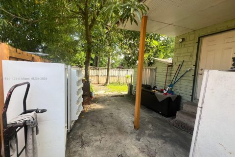 House in Miami, Florida 3 bedrooms, 101.82 sq.m. № 1241666 - photo 23