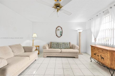 Купить кондоминиум в Майами, Флорида 1 спальня, 63.92м2, № 1029886 - фото 4