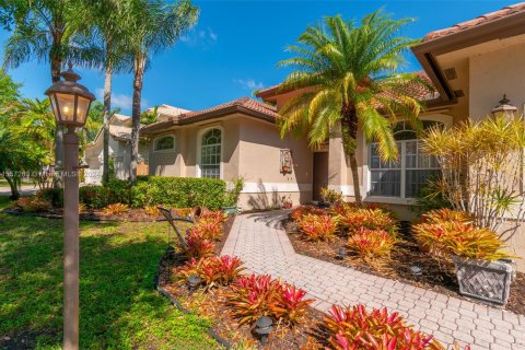 Casa en venta en Pembroke Pines, Florida, 4 dormitorios, 208.94 m2 № 1078954 - foto 4