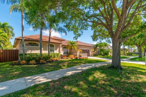 Casa en venta en Pembroke Pines, Florida, 4 dormitorios, 208.94 m2 № 1078954 - foto 3