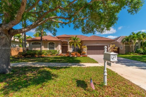 Casa en venta en Pembroke Pines, Florida, 4 dormitorios, 208.94 m2 № 1078954 - foto 1