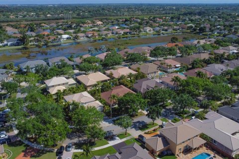 Casa en venta en Pembroke Pines, Florida, 4 dormitorios, 208.94 m2 № 1078954 - foto 7