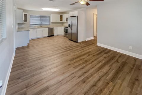 Casa en venta en Tampa, Florida, 3 dormitorios, 80.27 m2 № 1255429 - foto 7