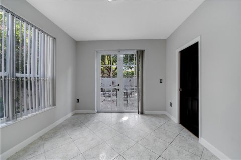 Casa en venta en Doral, Florida, 4 dormitorios, 246.01 m2 № 1391551 - foto 11