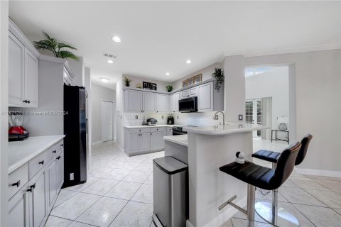 Casa en venta en Doral, Florida, 4 dormitorios, 246.01 m2 № 1391551 - foto 17