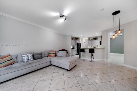 Casa en venta en Doral, Florida, 4 dormitorios, 246.01 m2 № 1391551 - foto 16