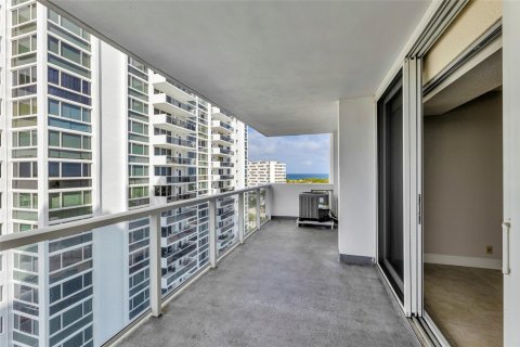 Condo in Fort Lauderdale, Florida, 2 bedrooms  № 1210556 - photo 24