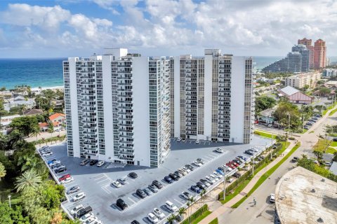 Condo in Fort Lauderdale, Florida, 2 bedrooms  № 1210556 - photo 1