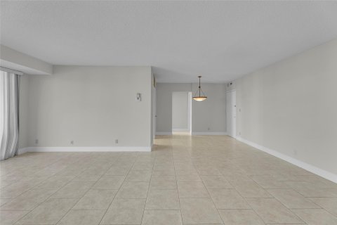 Condo in Fort Lauderdale, Florida, 2 bedrooms  № 1210556 - photo 27