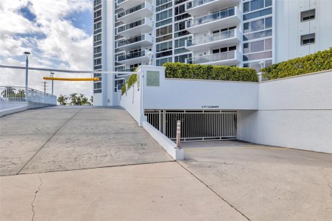 Condo in Fort Lauderdale, Florida, 2 bedrooms  № 1210556 - photo 6