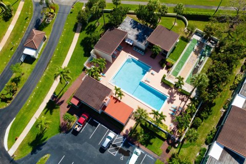 Condominio en venta en Palm Springs, Florida, 2 dormitorios, 102.47 m2 № 1076817 - foto 3