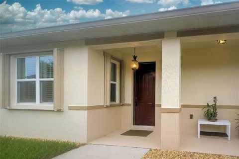 House in Punta Gorda, Florida 2 bedrooms, 121.79 sq.m. № 1303689 - photo 4