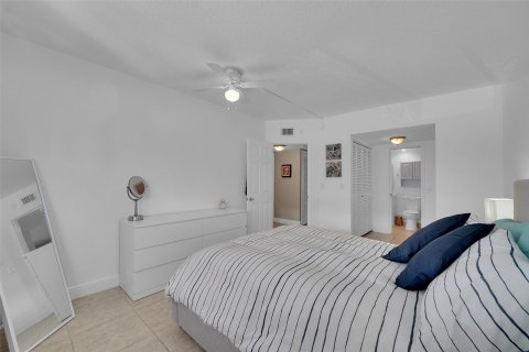 Copropriété à vendre à Hallandale Beach, Floride: 2 chambres, 98.01 m2 № 1065853 - photo 30