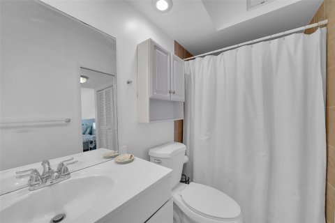 Copropriété à vendre à Hallandale Beach, Floride: 2 chambres, 98.01 m2 № 1065853 - photo 26