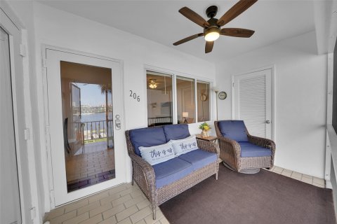 Copropriété à vendre à Hallandale Beach, Floride: 2 chambres, 98.01 m2 № 1065853 - photo 19