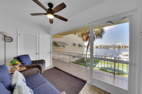 Condo in Hallandale Beach, Florida, 2 bedrooms  № 1065853 - photo 20