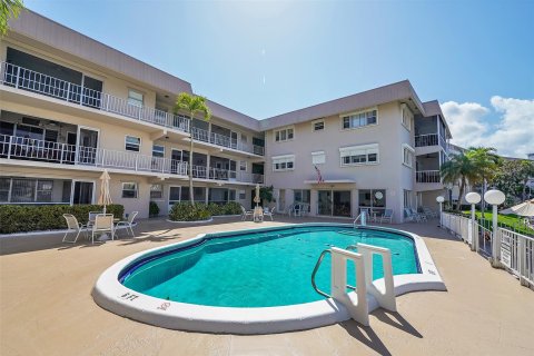 Copropriété à vendre à Hallandale Beach, Floride: 2 chambres, 98.01 m2 № 1065853 - photo 12