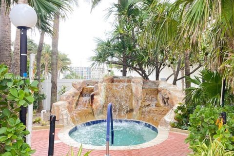 Condominio en venta en Hollywood, Florida, 1 dormitorio, 75.9 m2 № 1242327 - foto 16