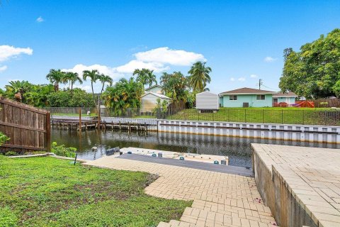 Villa ou maison à vendre à Lake Worth, Floride: 3 chambres, 187.01 m2 № 1226785 - photo 11