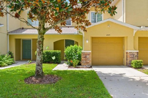 Townhouse in Tampa, Florida 2 bedrooms, 126.72 sq.m. № 1052986 - photo 1