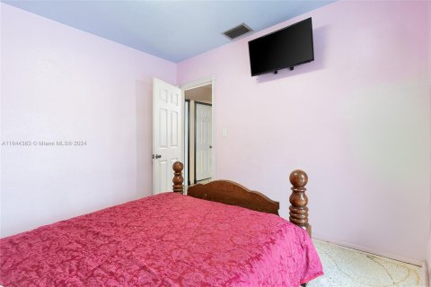 House in Miami, Florida 3 bedrooms, 122.17 sq.m. № 1331666 - photo 18